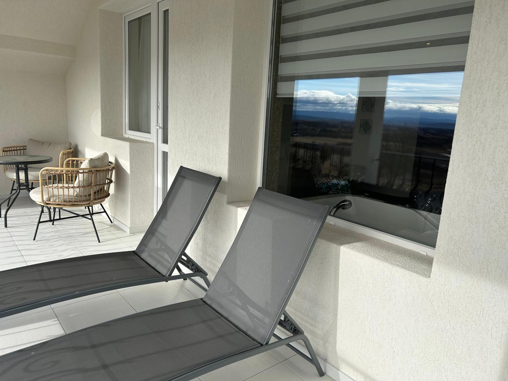Danelis Hotel Edeleny ภายนอก รูปภาพ
